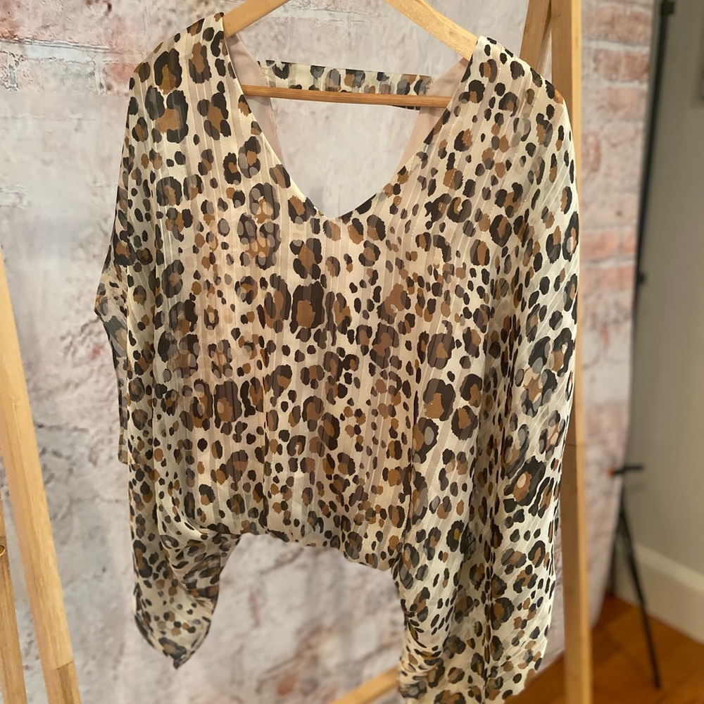 Brand new blouse with tag still on it.
